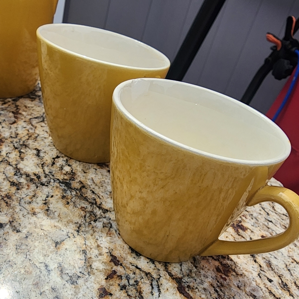 Sheffield Ironstone 70s Yellow Coffee Tea Pot W/ Creamer Cup, Sugar Bowl, & Cups - Picture 10 of 13